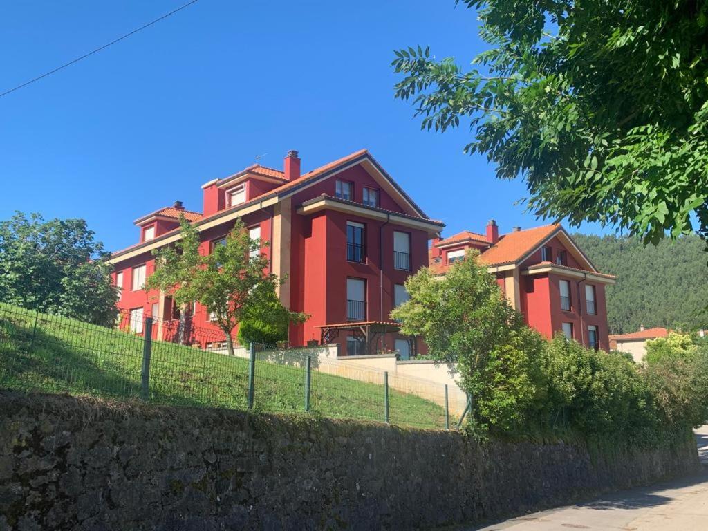 Apartamento Río Asón: Tranquilo Retiro con Piscina y Wi-Fi Gibaja Exterior photo